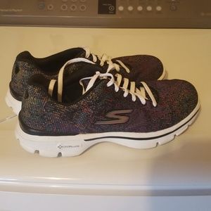 Skechers size 9